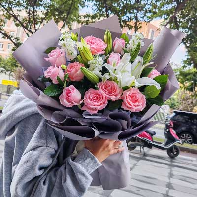 濮阳11朵戴安娜粉玫瑰百合，与你一起追逐梦想