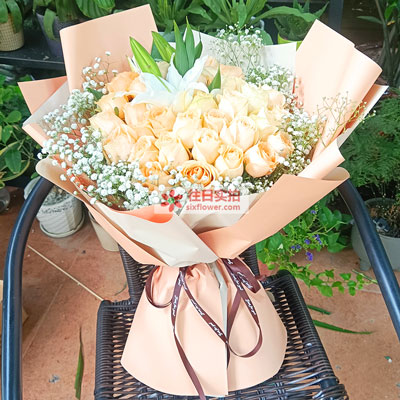 濮阳33朵香槟玫瑰百合，心里永远是你